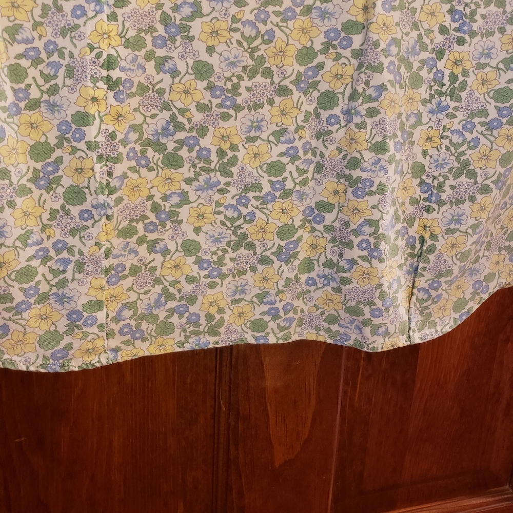 Floral Short Sleeve Women's Top - Picture 7 of 9